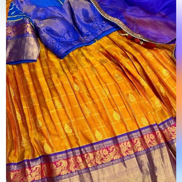 Tijore by Avani lehenga duppata silk original No blouse, only skirt and dupatta - Picture 1 of 2